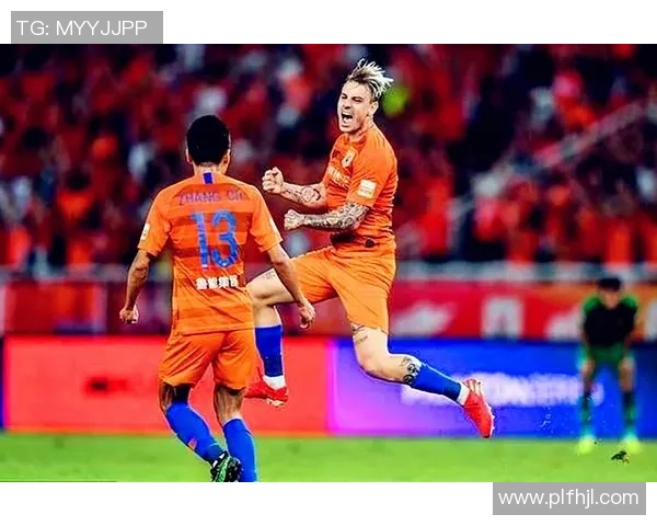 鲁能球星亲笔签名足球珍藏版 限量发售球迷收藏必备之选